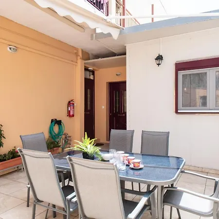 Voulgaris By Imagine アパート